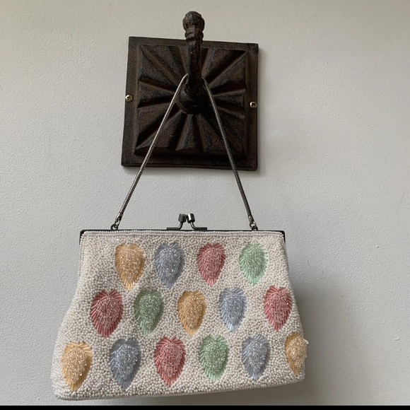 022 - Original Vintage 50s 60s Heavily Beaded Bag 
Snake chain handle - Picture 2 of 15